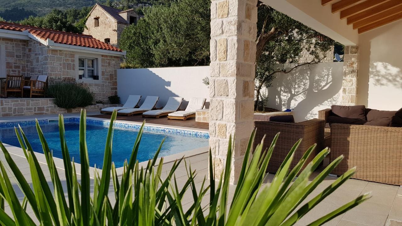 Apartments Lolita Bol Exterior photo